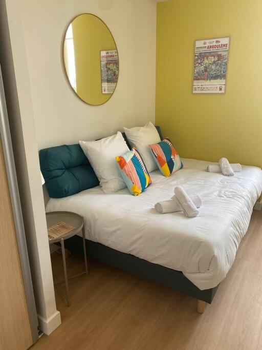 Superbe Studio Centre Ville * Clim * Wifi * Haut De Gamme * Angulema Exterior foto
